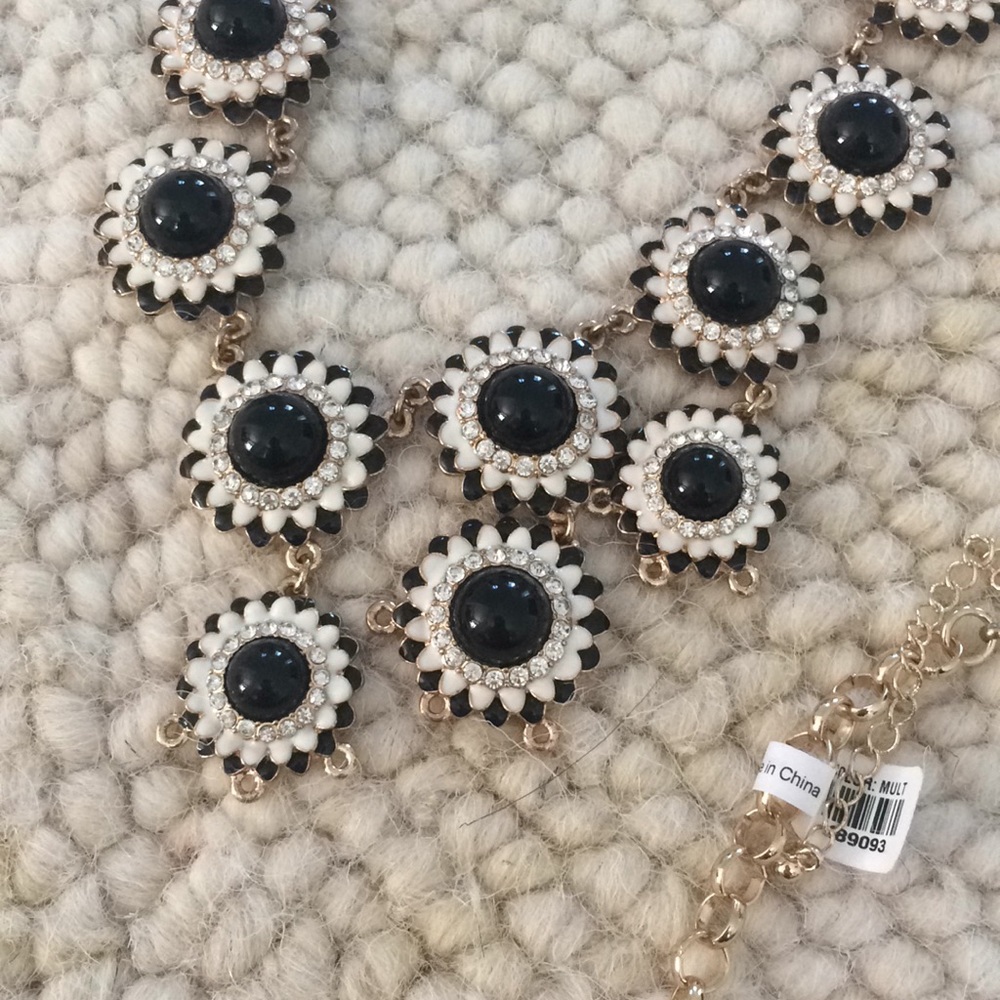 4 necklace bundle - Picture 4 of 4